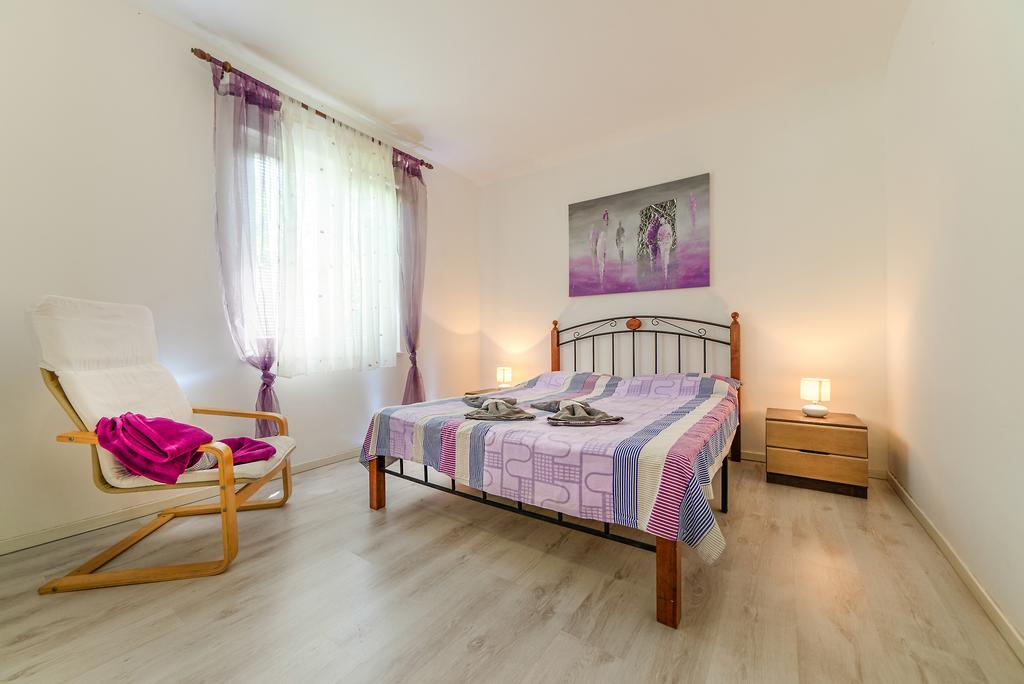 Charming House On The And Deluxe Apartment *