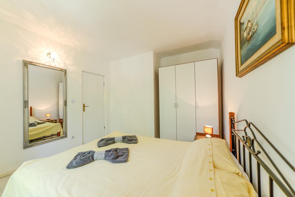 Charming House On The And Deluxe Apartment